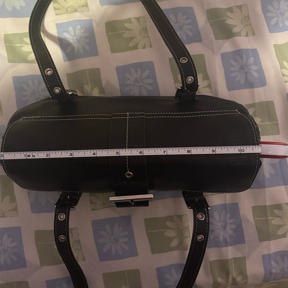 MAXX New York Shoulder Bag - Picture 4 of 5